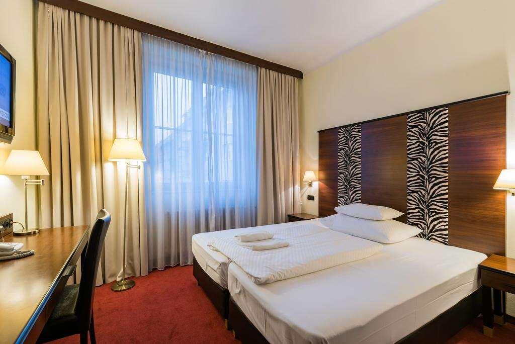 Hotel Narodny Dom Banska Bystrica Bilik gambar